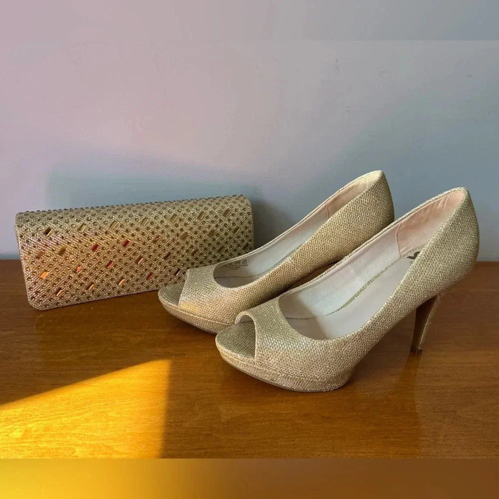 Fergalicious by Fergie Sparkle Gold Pump High Heel Shoes w/ Matching Clutch 7.5